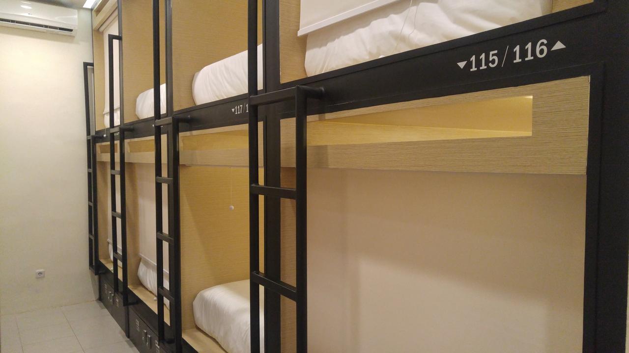 Pod House Makassar Hostel Ngoại thất bức ảnh