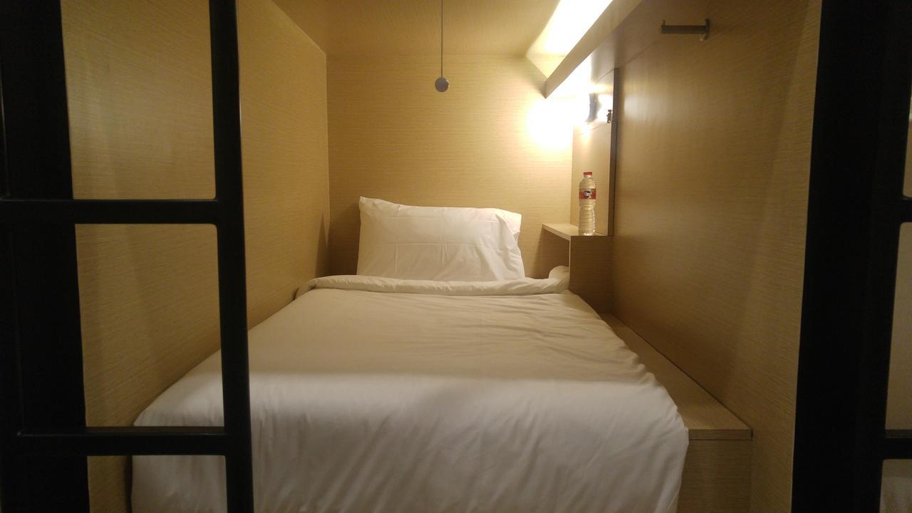 Pod House Makassar Hostel Ngoại thất bức ảnh
