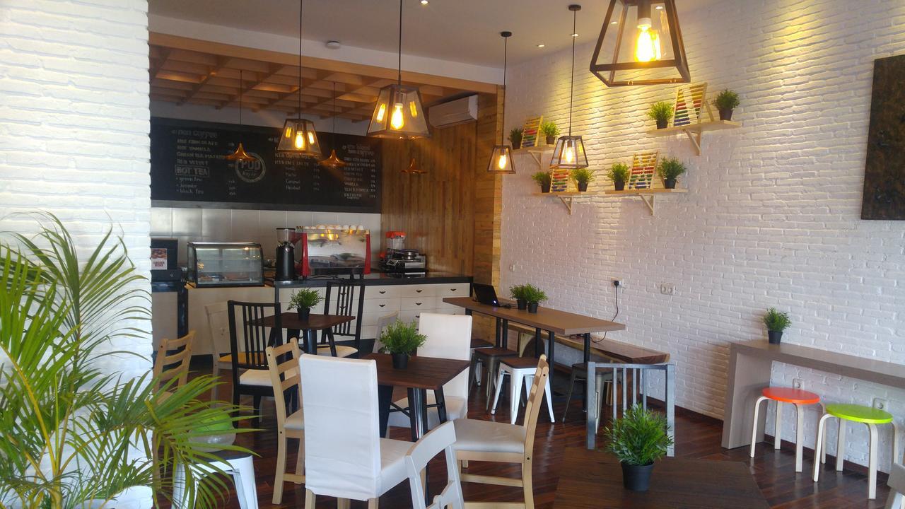 Pod House Makassar Hostel Ngoại thất bức ảnh
