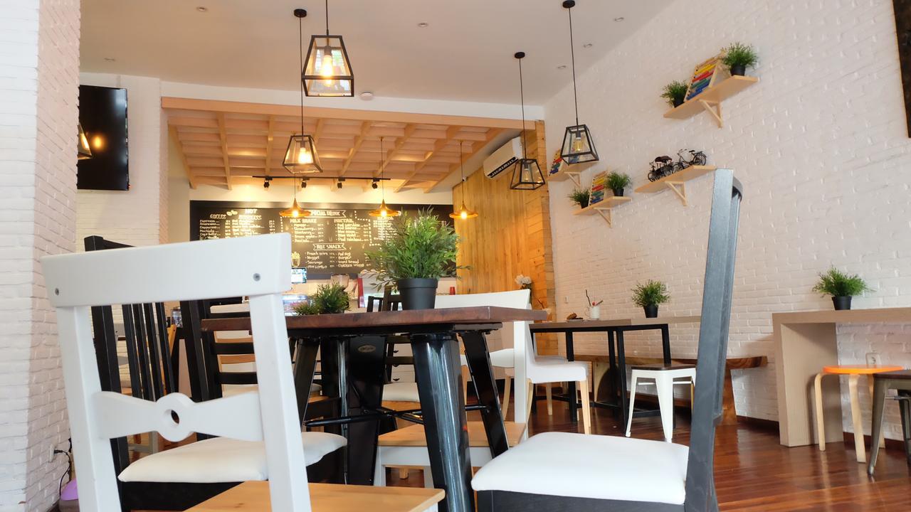 Pod House Makassar Hostel Ngoại thất bức ảnh