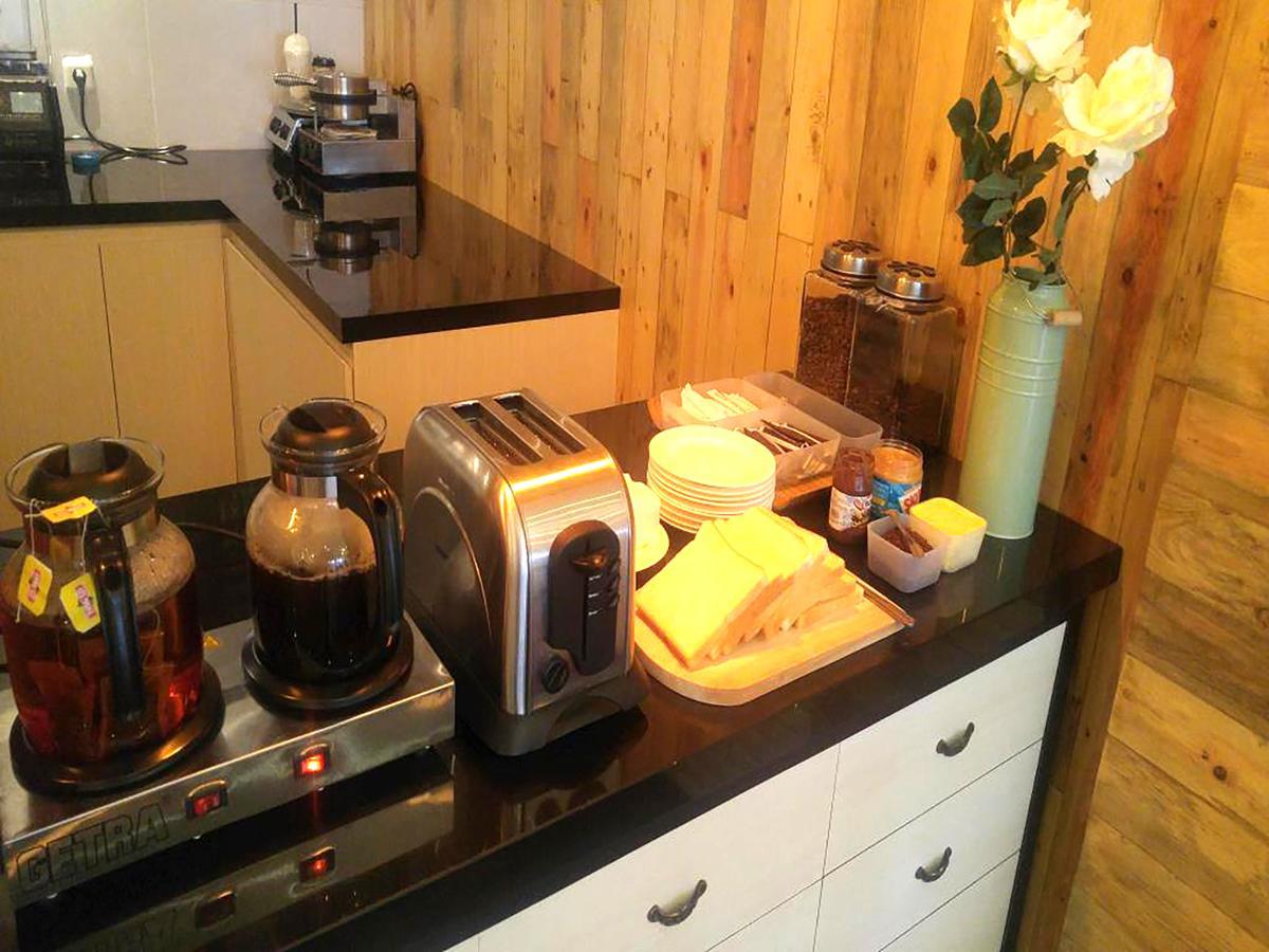 Pod House Makassar Hostel Ngoại thất bức ảnh