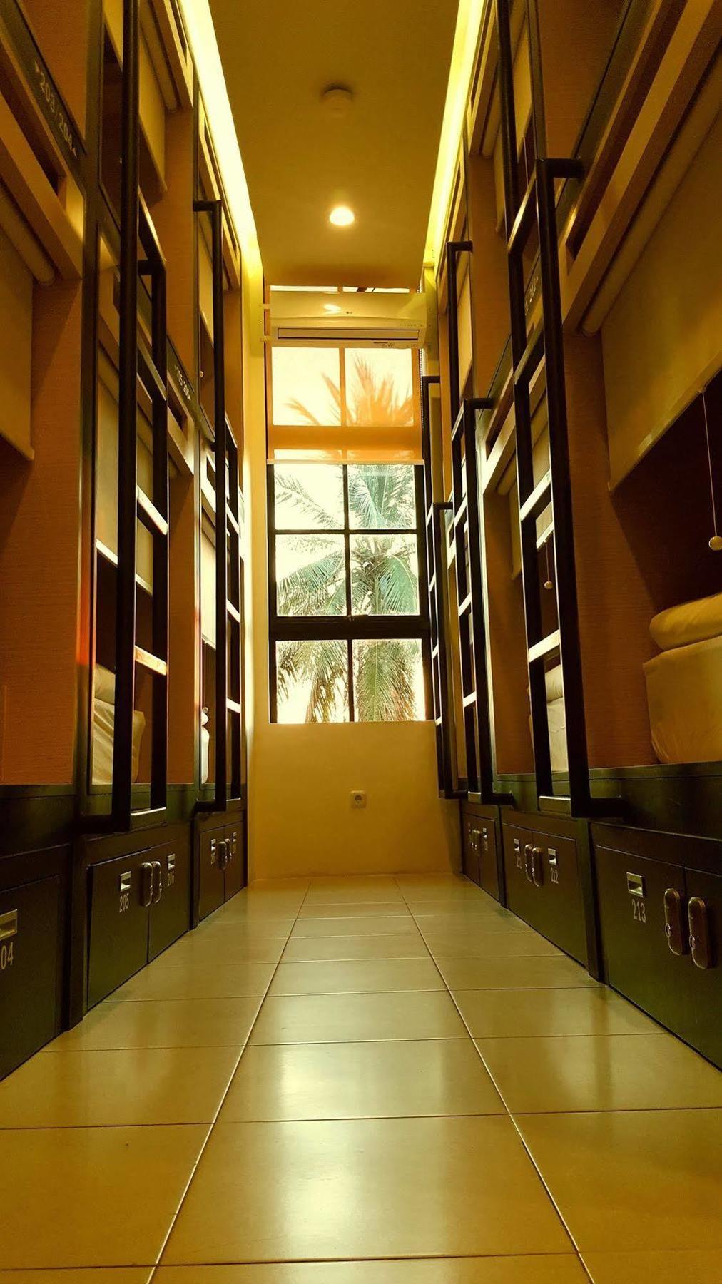 Pod House Makassar Hostel Ngoại thất bức ảnh