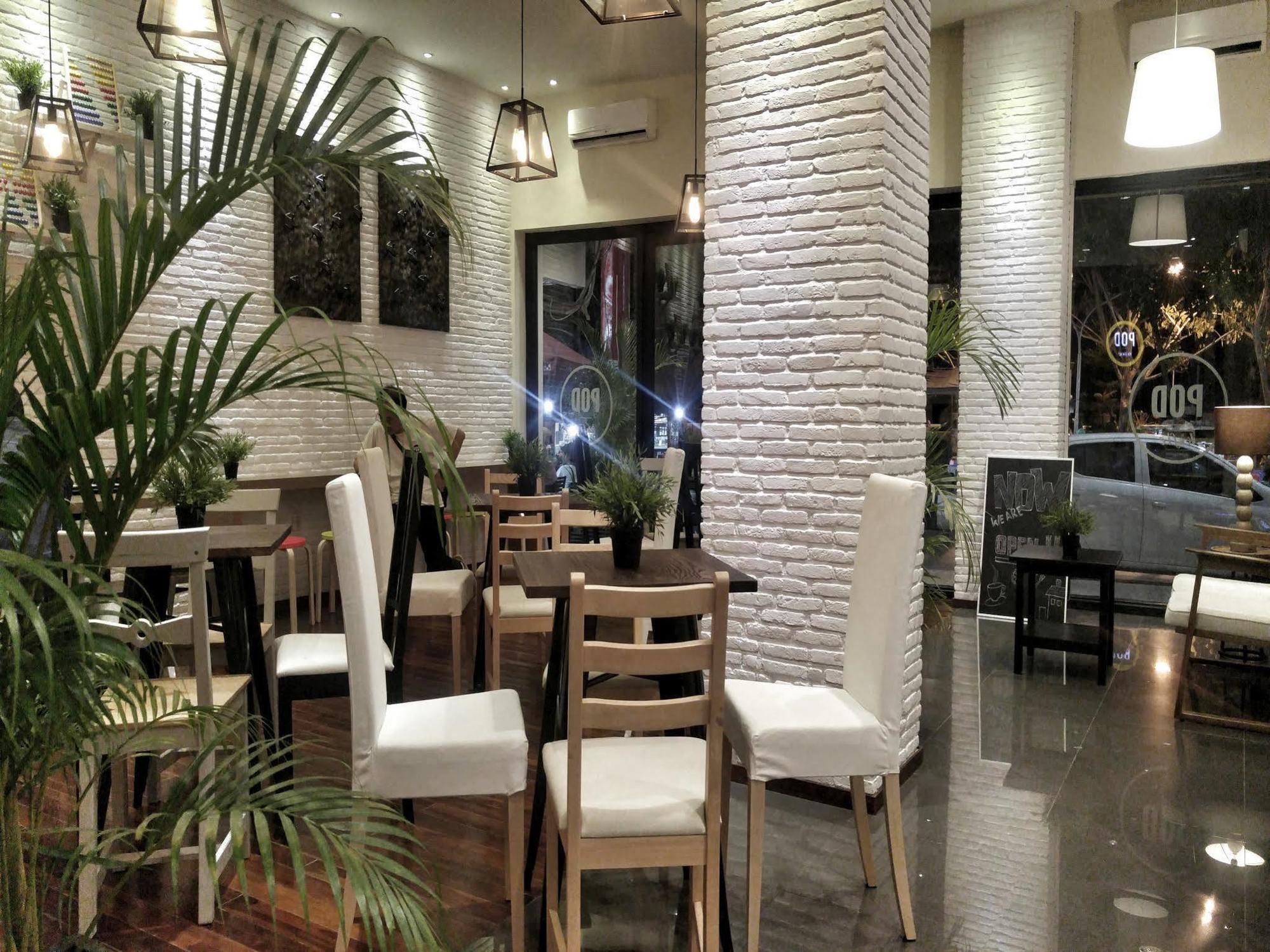 Pod House Makassar Hostel Ngoại thất bức ảnh