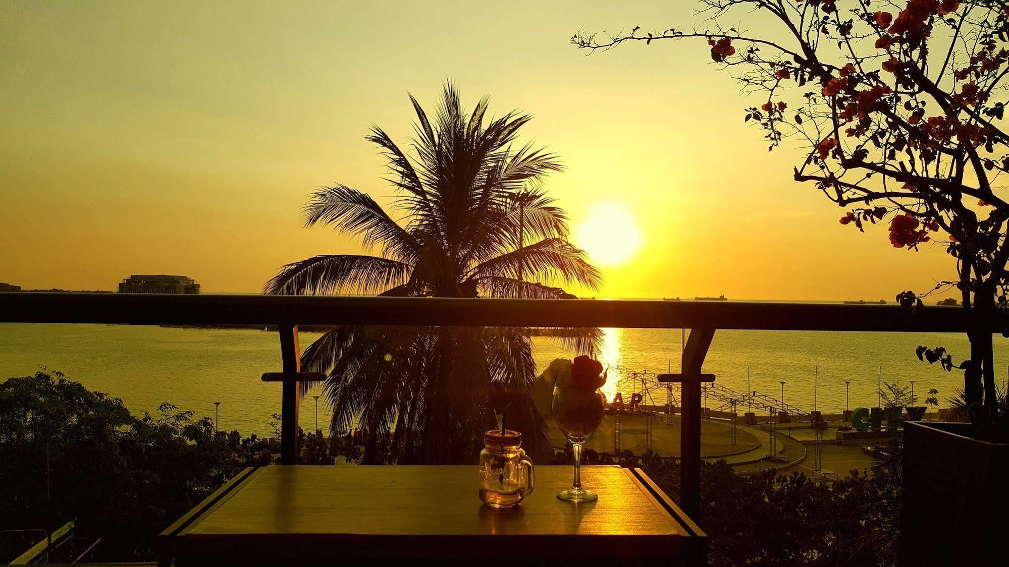 Pod House Makassar Hostel Ngoại thất bức ảnh